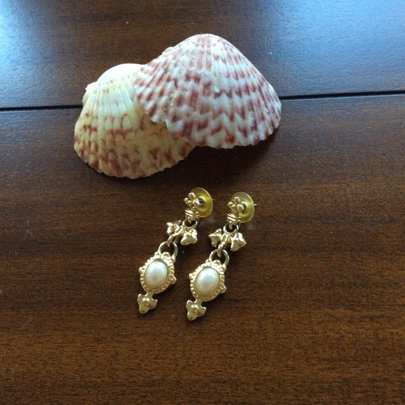 Park Lane Vintage Gold tone & faux pearl earrings. - Picture 5 of 6